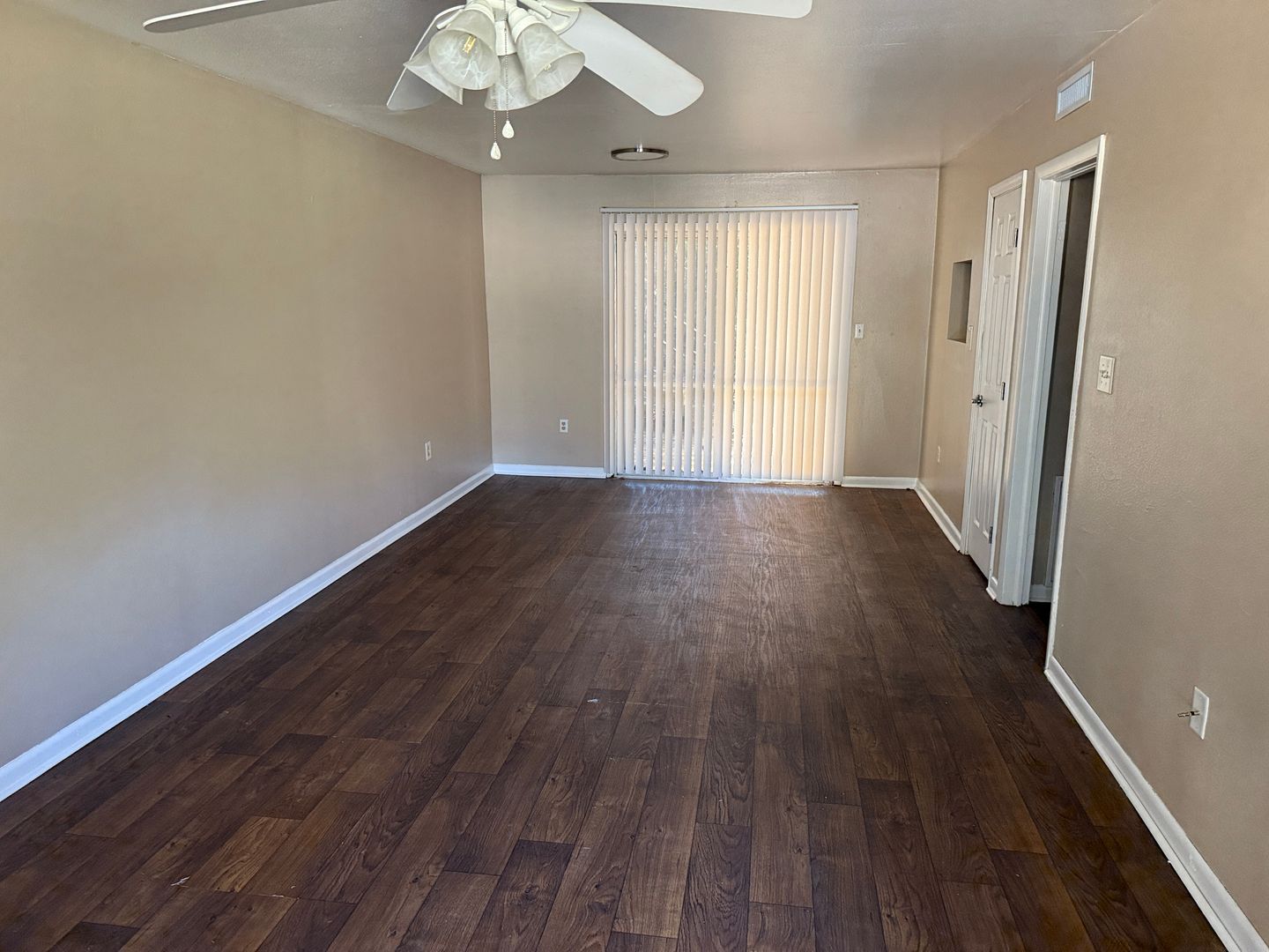 Tallahassee Apartment: 1943 Dawsey St.