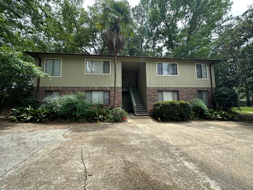 Upstairs unit off Victory Garden!!! – photo 1