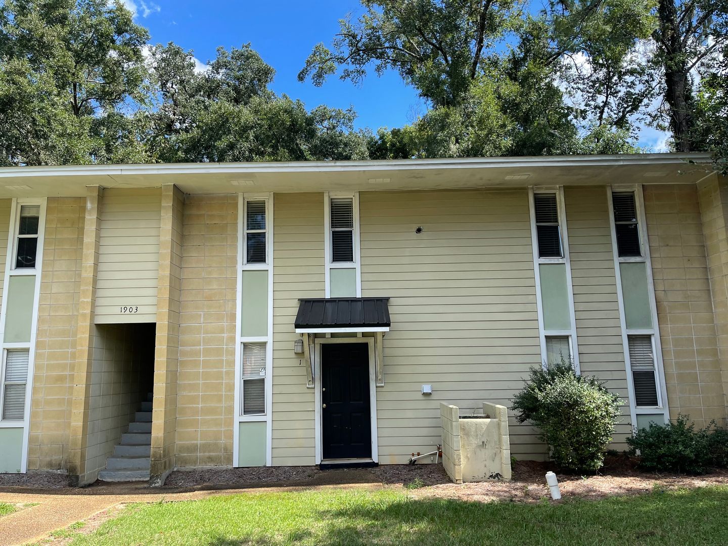 Tallahassee Apartment: 1919 Dawsey St.