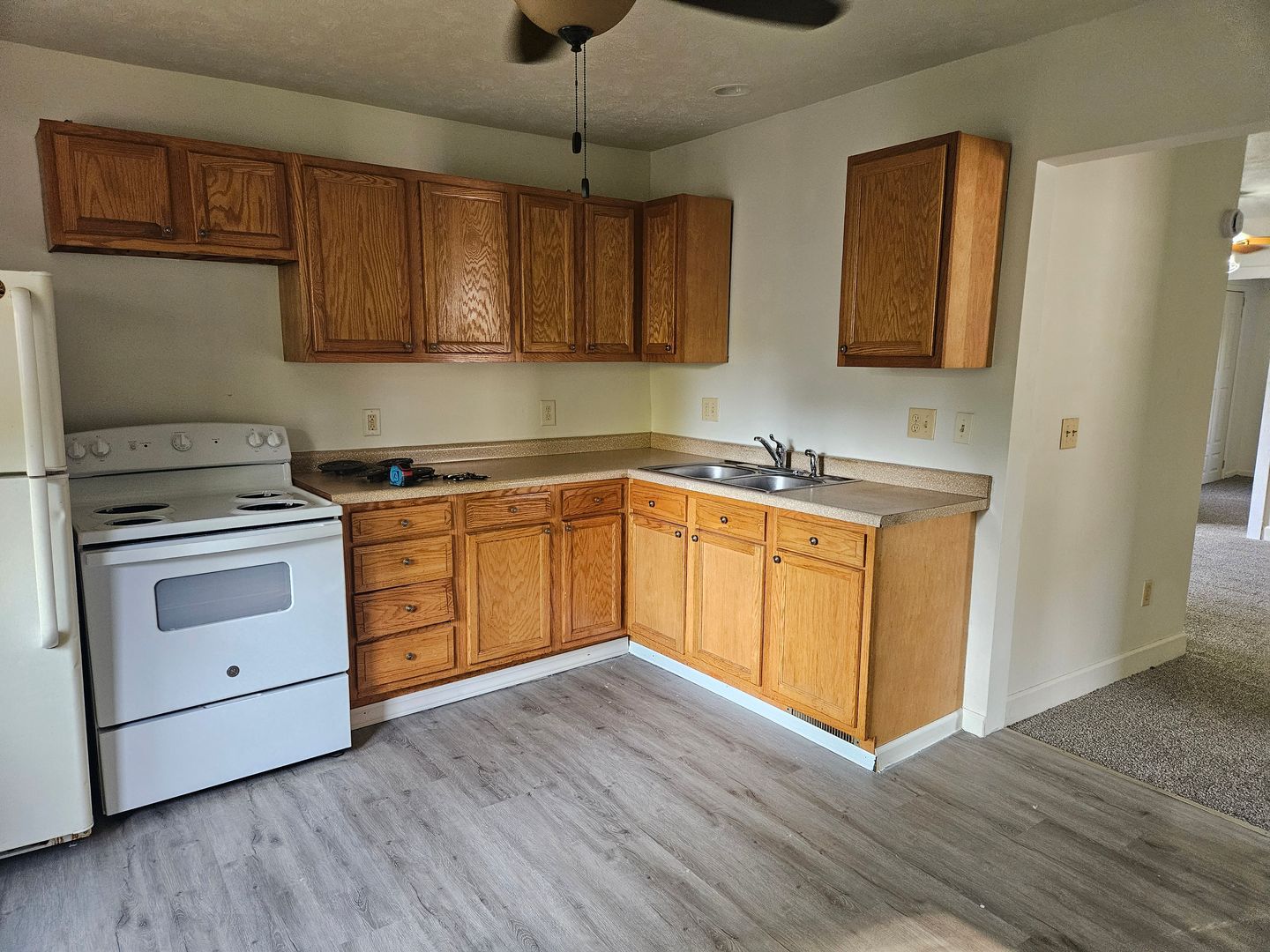 1205 N Roosevelt Ave Upper, Bloomington, IL 61701