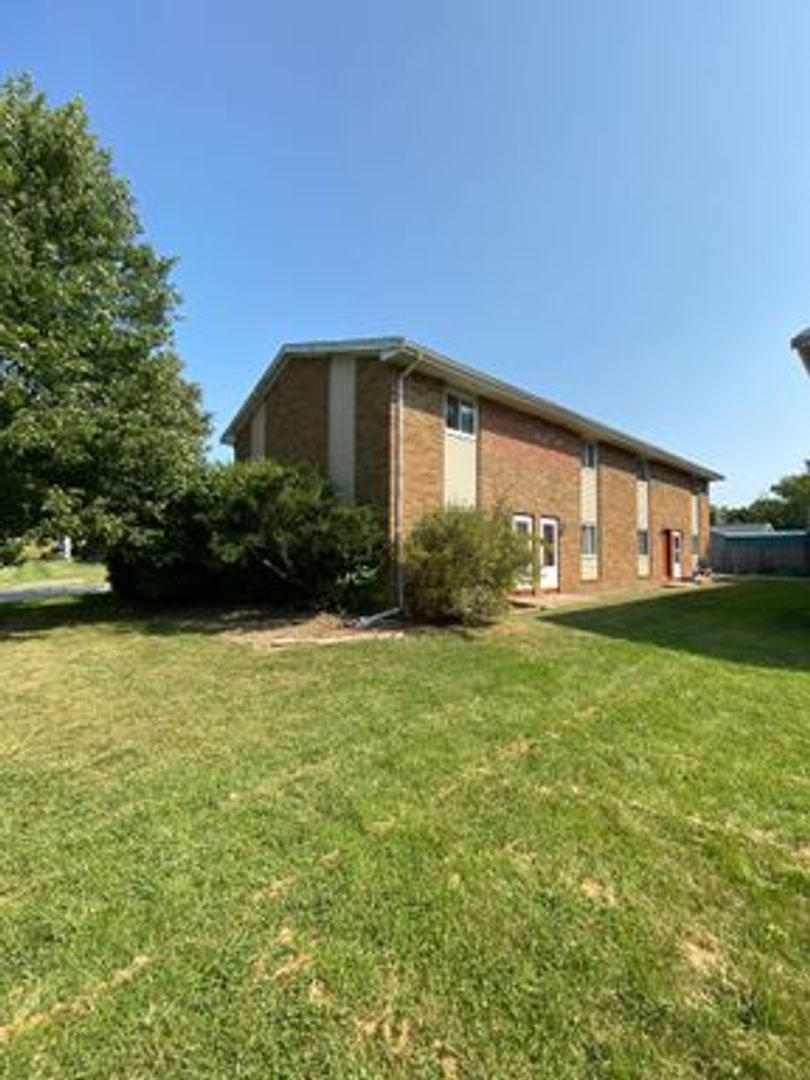 Normal Apartment: 106 College Park Court