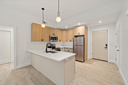 2 Bedroom Apartment – 326-8 N 12th Street  - 606, Philadelphia, PA 19107