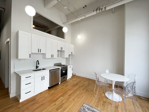 2 Bed 1 Bath Loft Apartment – photo 1