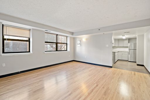 Large One Bedroom Apartment in Prime Graduate Hospital Location – photo 1