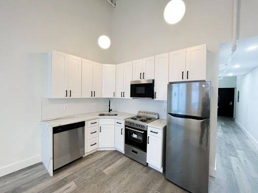 2 Bed 1 Bath Bilevel Unit with Private Patio – photo 1