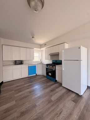 Spacious 2-bedroom, 1-bath apartment – photo 1
