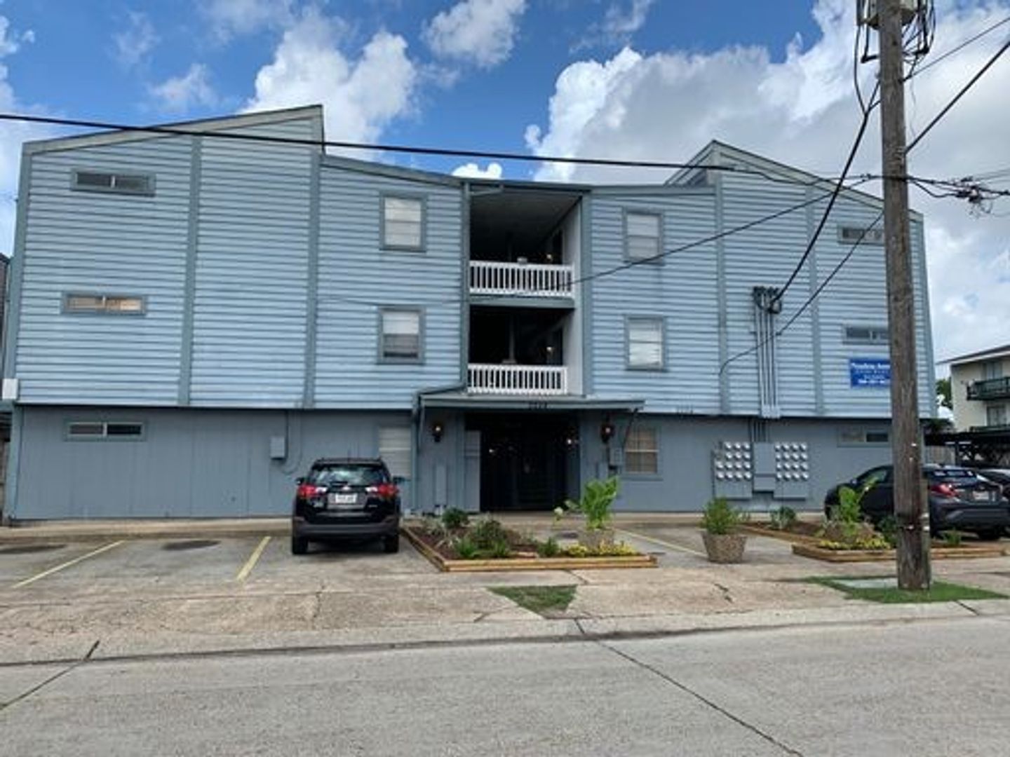 Metairie Apartment: 2224 Pasadena Ave.