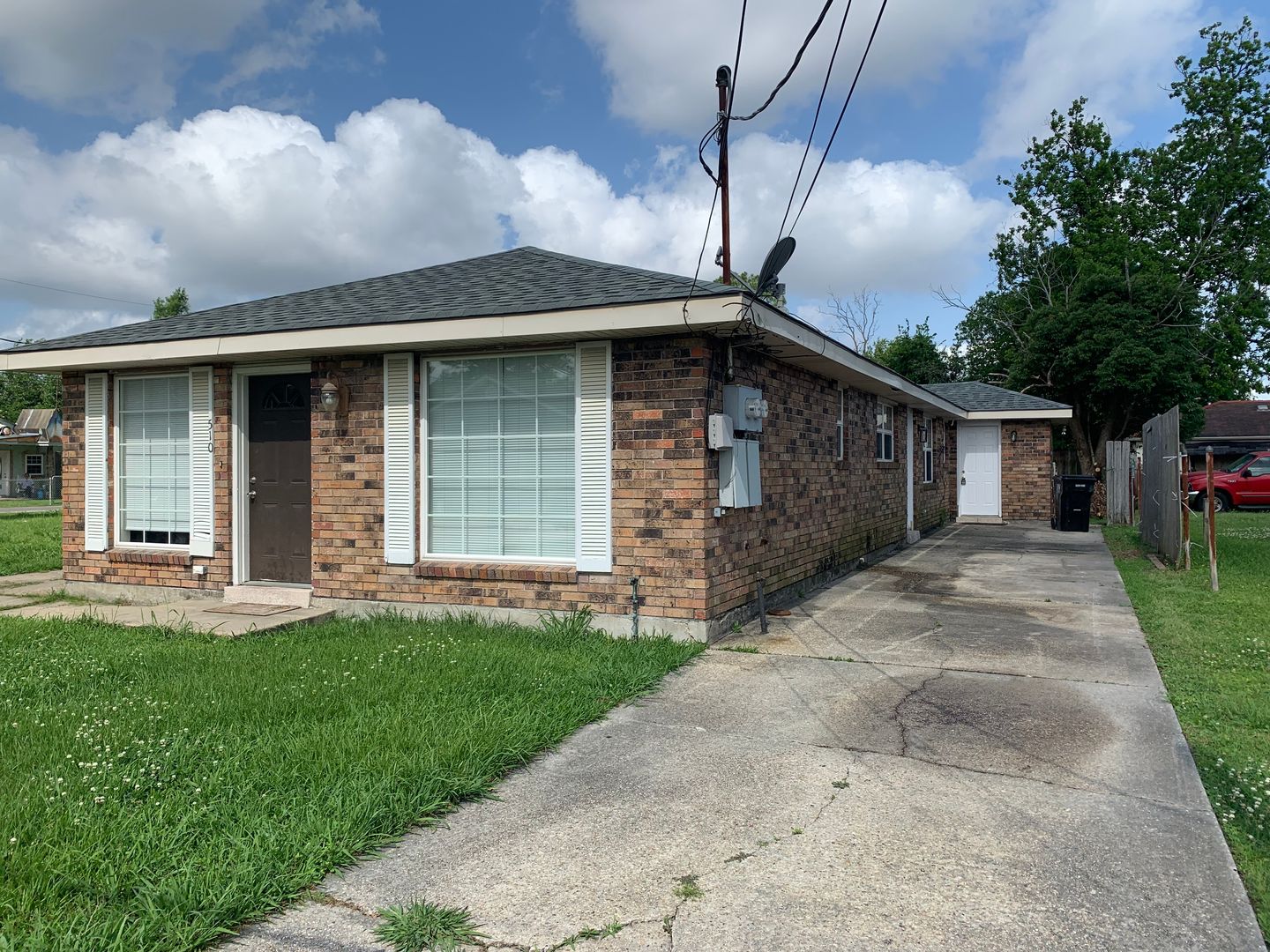 Chalmette Apartment: 510-12 Chalmette Ave.