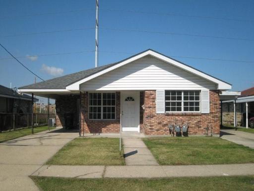 Great 2 Bedroom HALF DOUBLE in Chalmette with RENT SPECIAL – photo 1