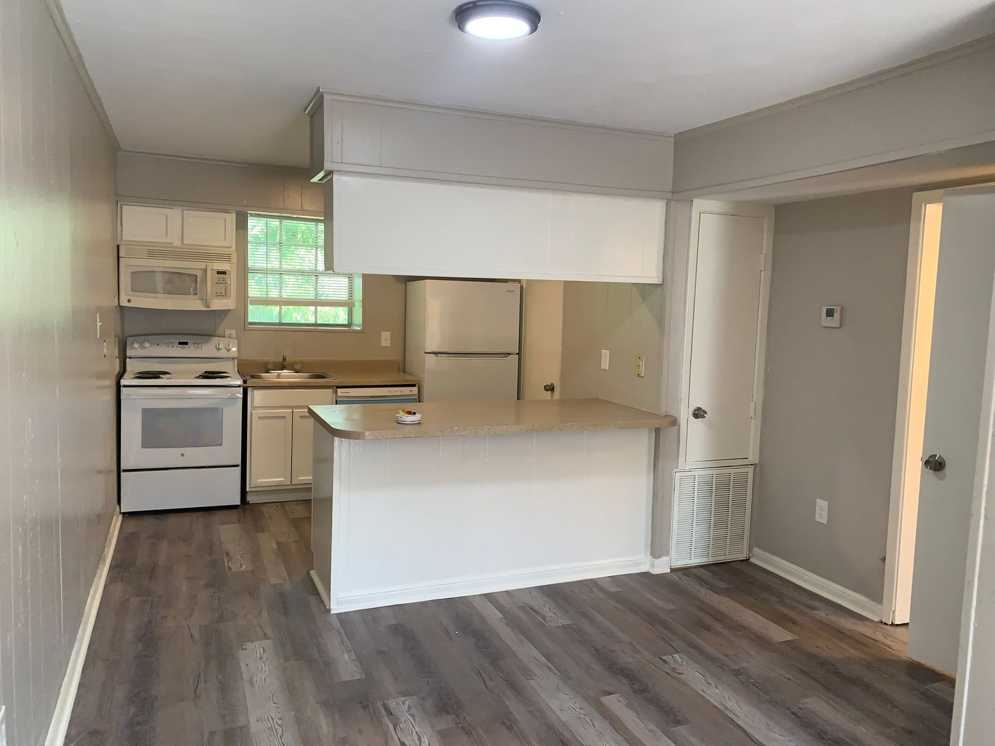 River Ridge Apartment: 10542 Jefferson Hwy.