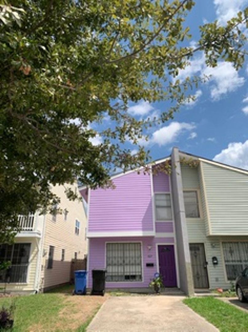 New Orleans House: 1827 8th St.