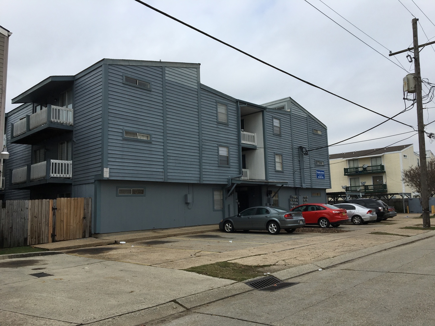 Metairie Apartment: 2224 Pasadena Ave.