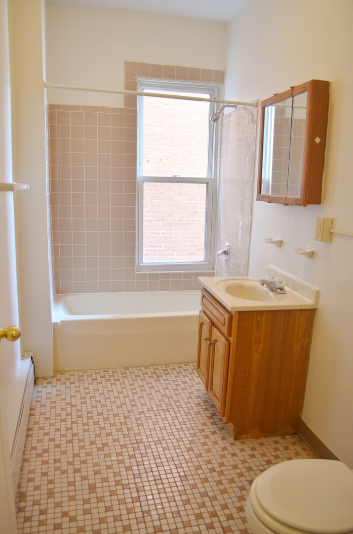 Hartford Apartment: 291 Buckingham St