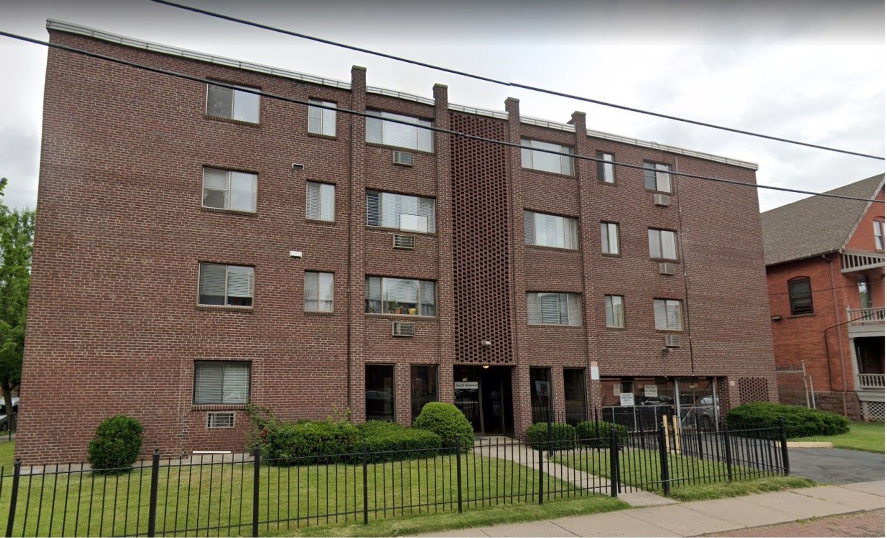 Hartford Apartment: 70 Russ Street