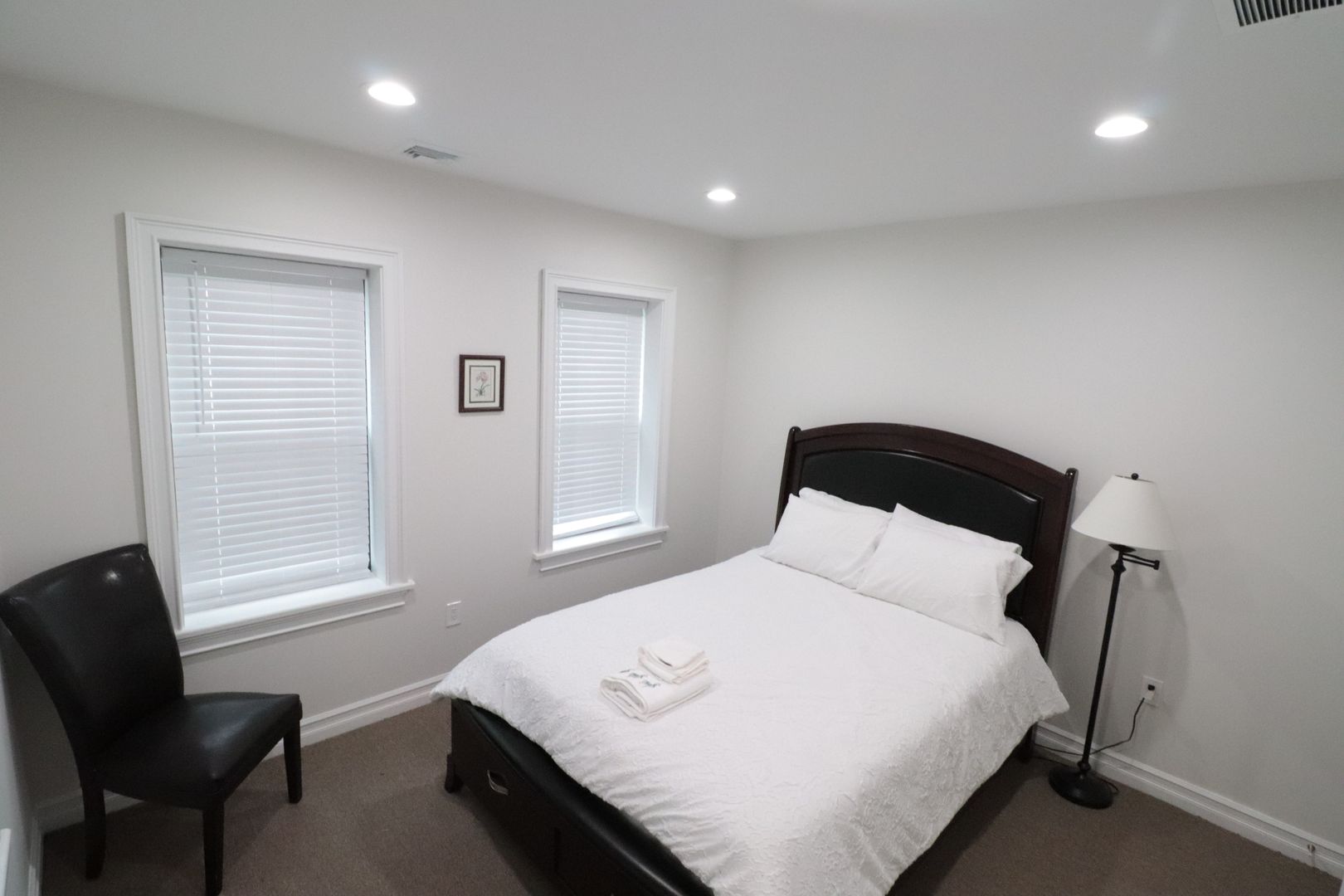 Hartford Apartment: 411-413 Franklin Ave
