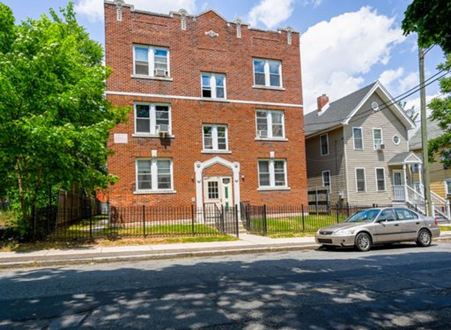 Hartford Apartment: 162-164 Ward St