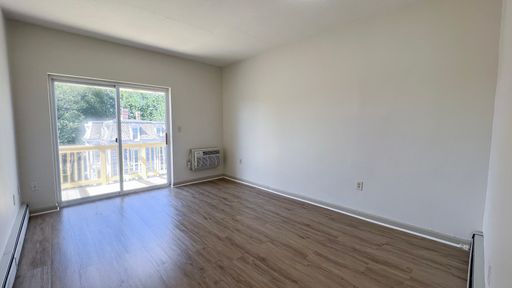 Spacious One Bedroom Apartment near Hartford Hospital and Trinity College – photo 1