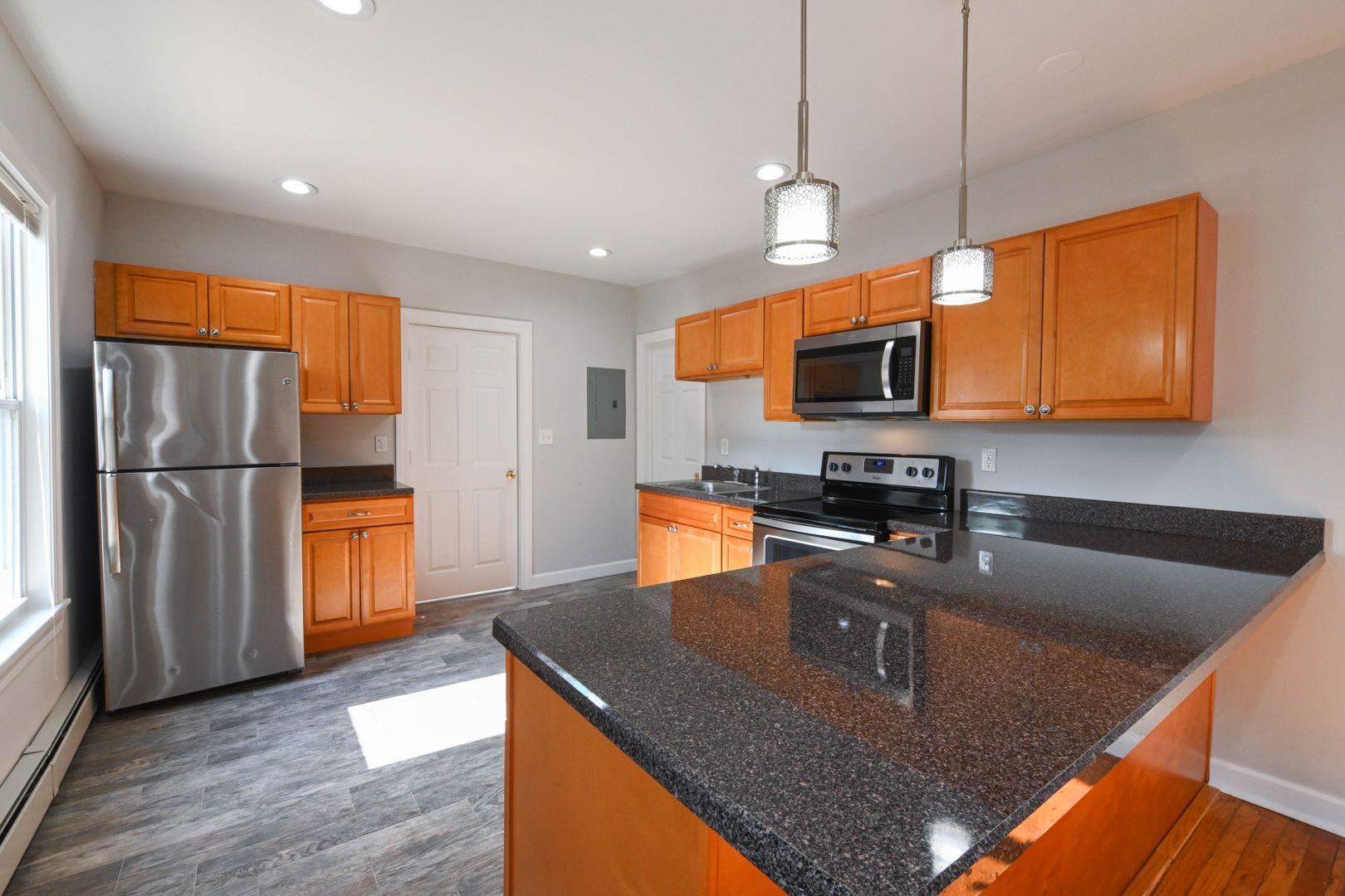 Hartford Apartment: 2-4 Douglas St.