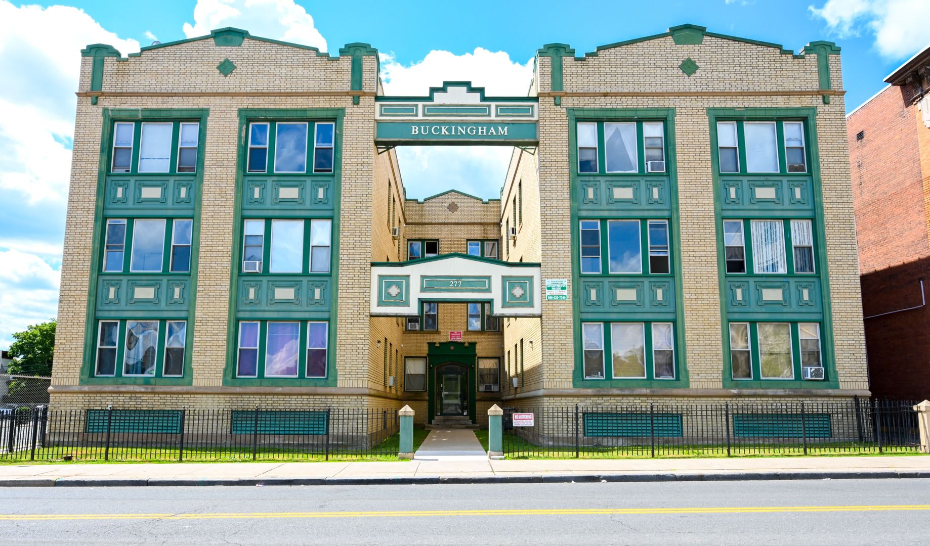 Hartford Apartment: 277 Buckingham St