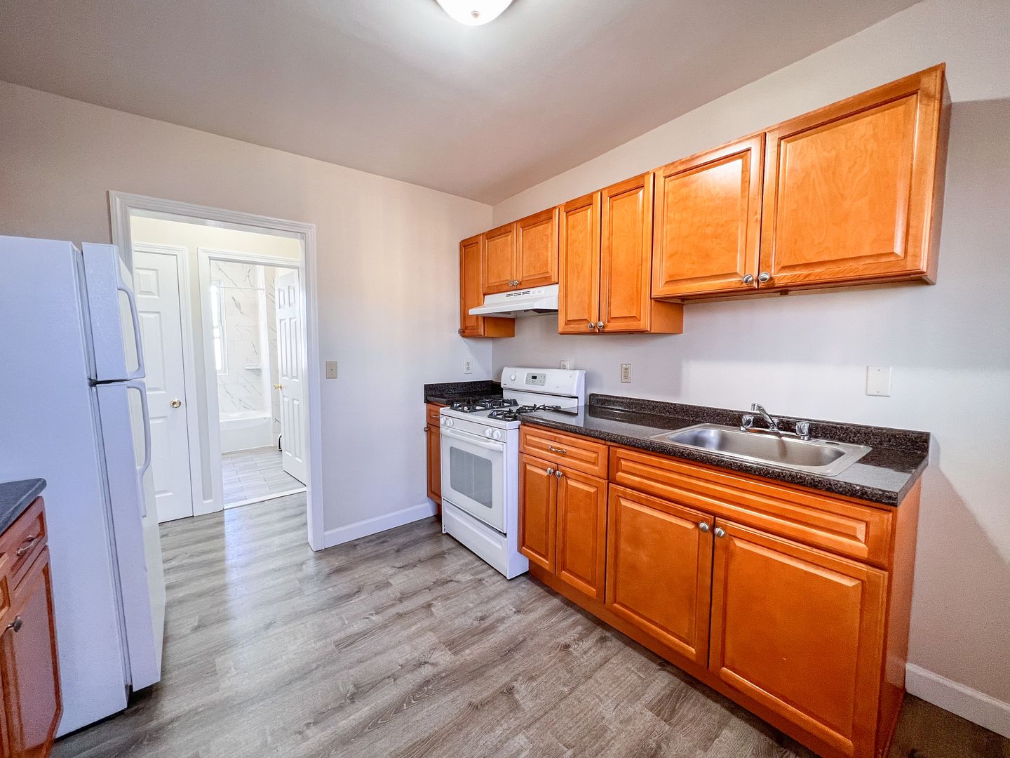 Hartford Apartment: 37-39 Dorothy St