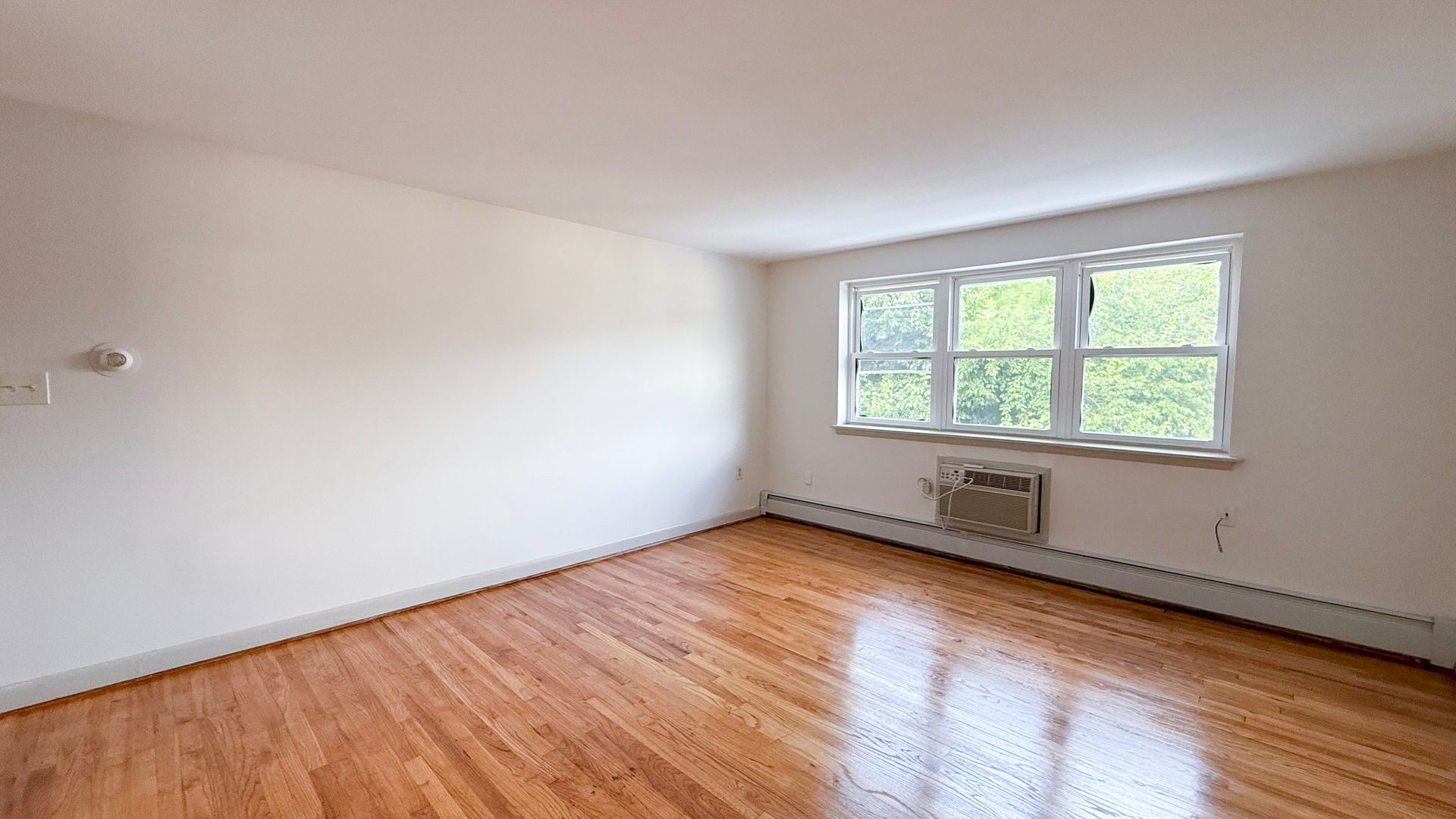 Hartford Apartment: 180 Bond St