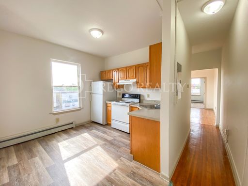 One bedroom apartment near downtown area, The Bushnell Performing Art Centers and Museum- Connecticut History – photo 1