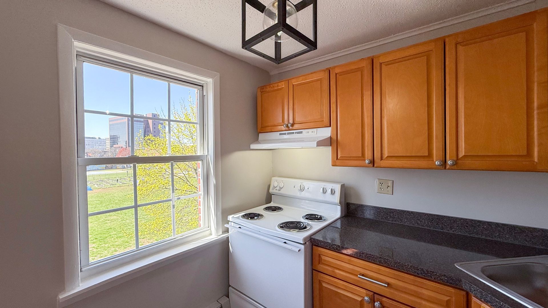 Hartford Apartment: 322 Hudson St