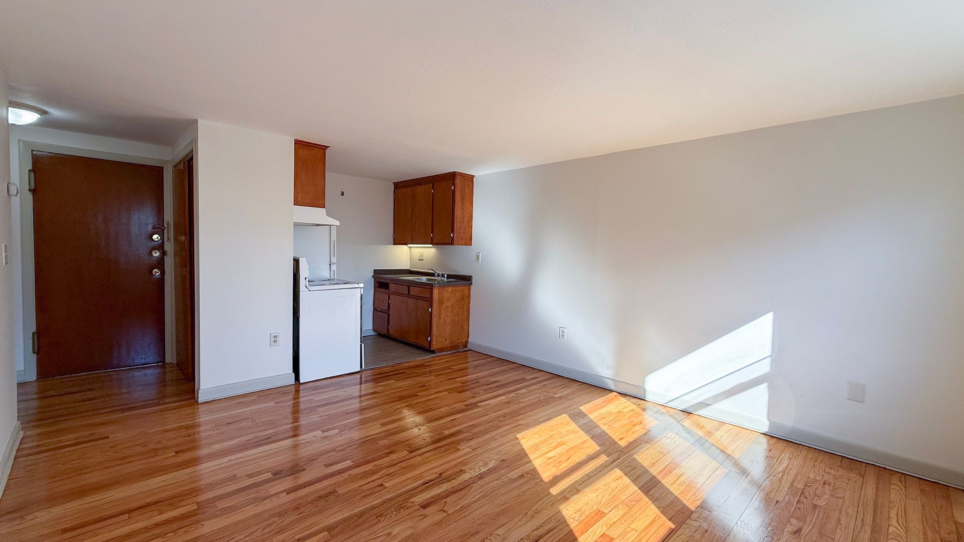 Hartford Apartment: 180 Bond St