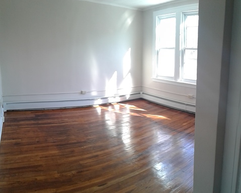 One Bedroom on Hartford West End Nearby Prospect Avenue – photo 1