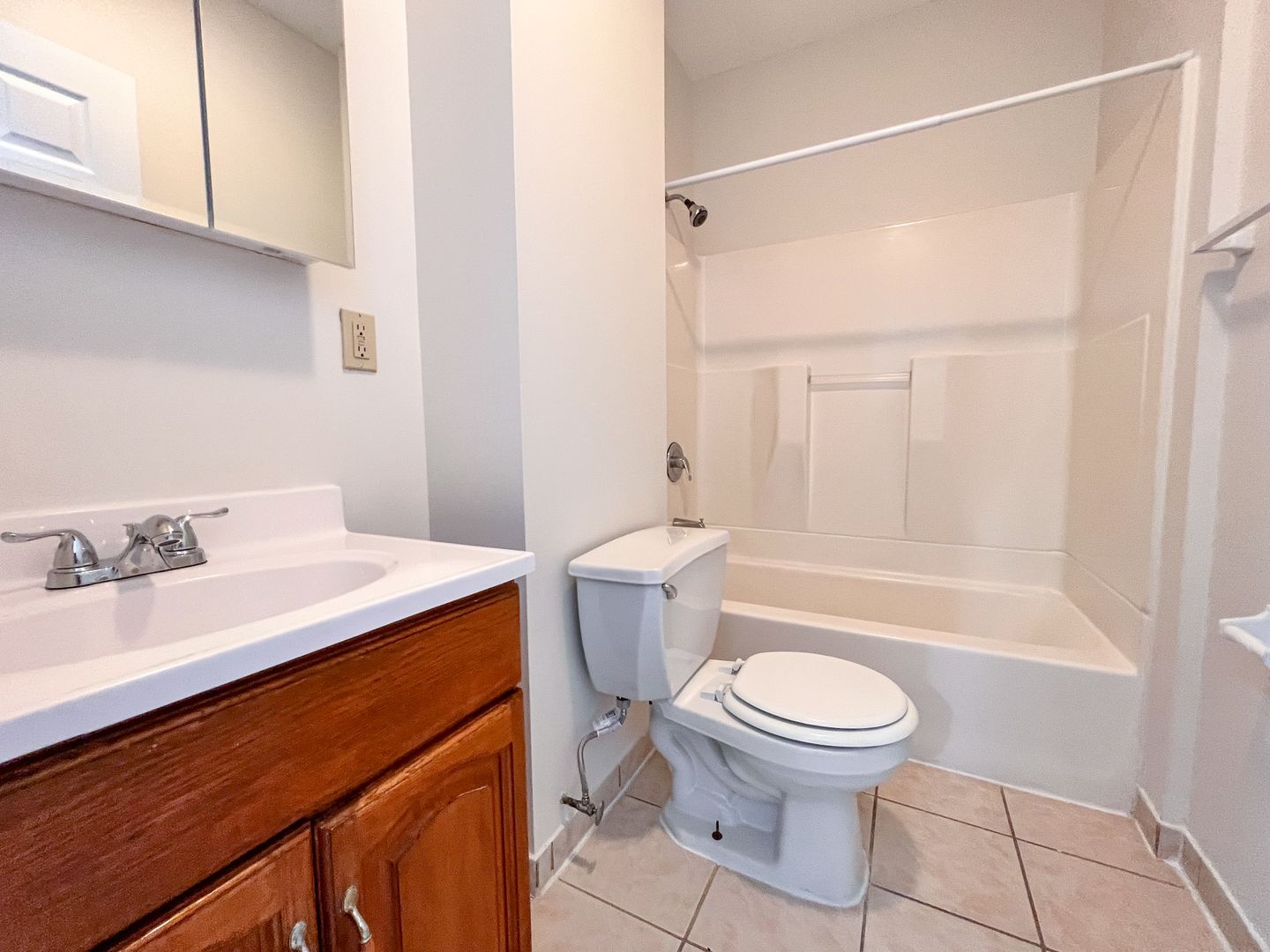 Hartford Apartment: 50 Elliott St