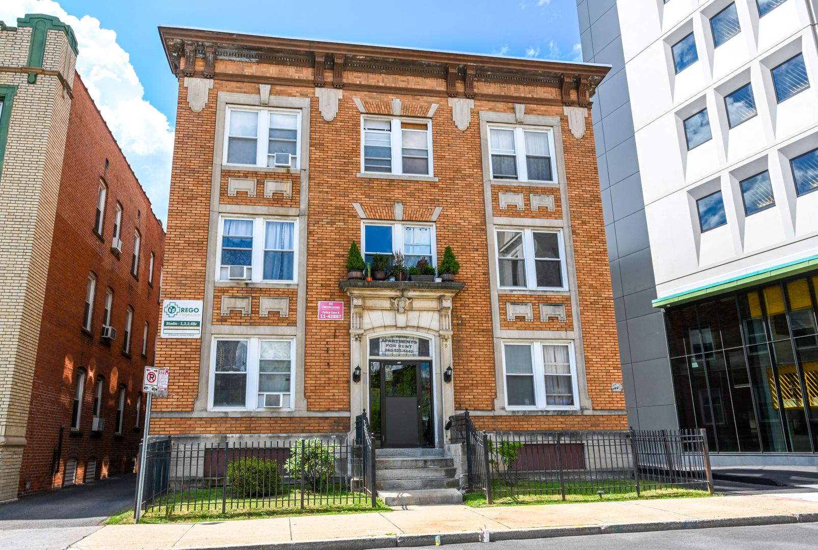 Hartford Apartment: 291 Buckingham St