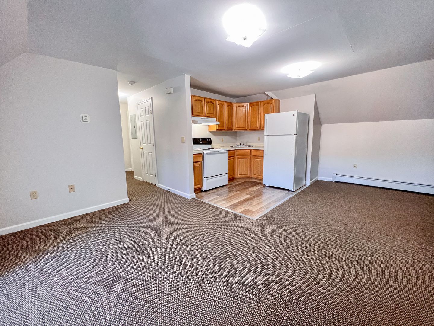 Hartford Apartment: 207 Wethersfield Ave