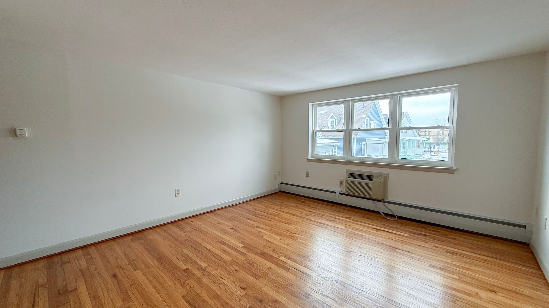 Hartford Apartment: 180 Bond St