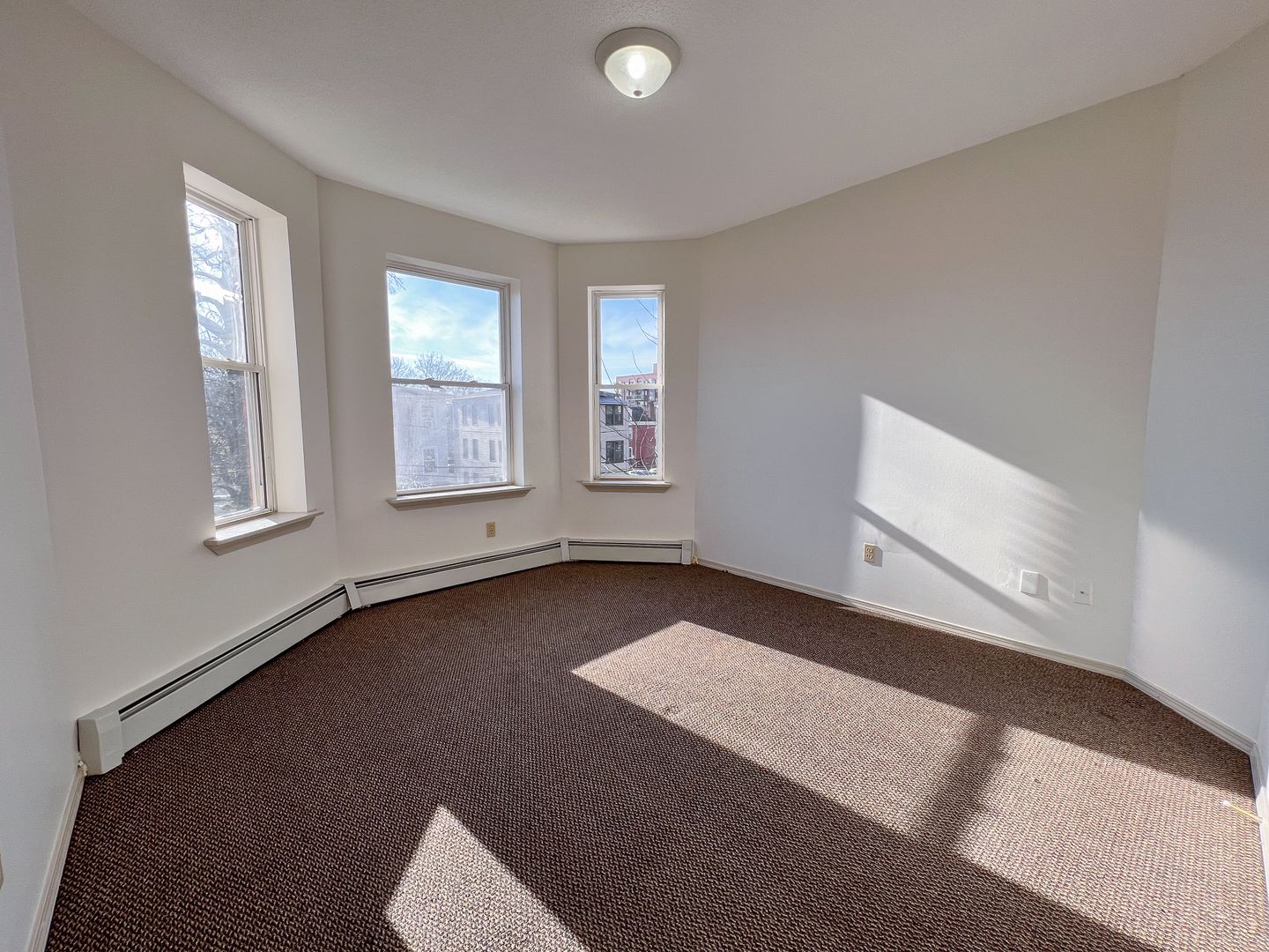 Hartford Apartment: 50 Elliott St