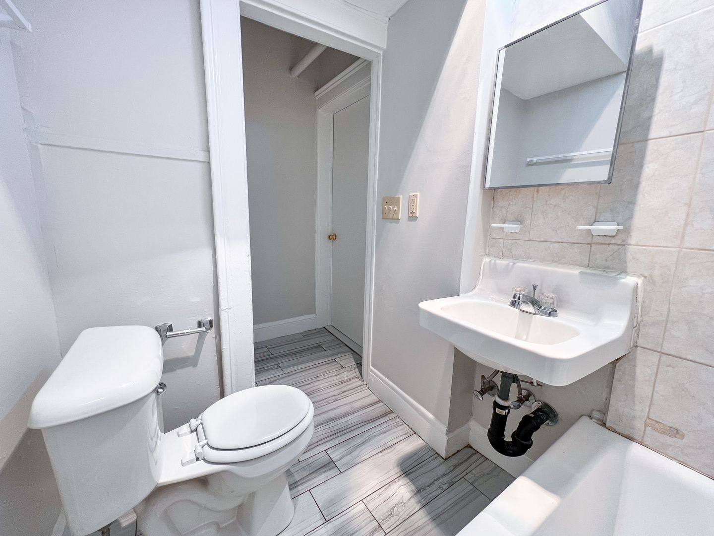 Hartford Apartment: 2-4 Douglas St.