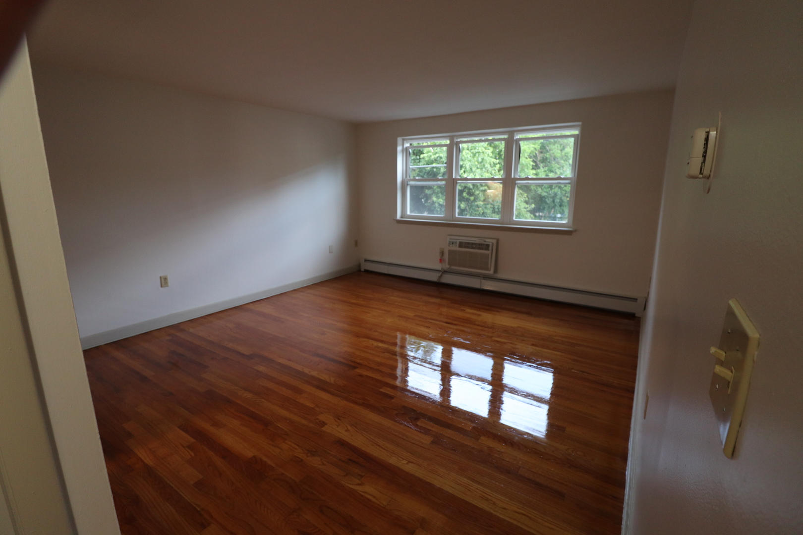 Hartford Apartment: 180 Bond St
