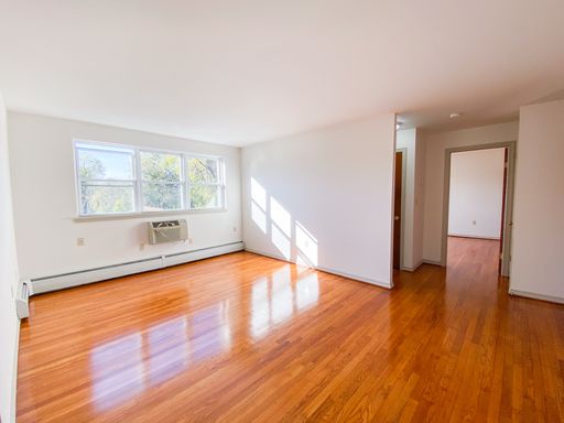 Spacious One Bedroom Apartment with hardwood floors by Hartford Hospital – photo 1