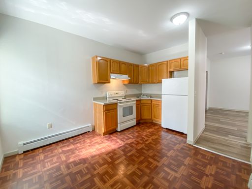 Spacious Three Bedroom Apartment in Hartford – photo 1
