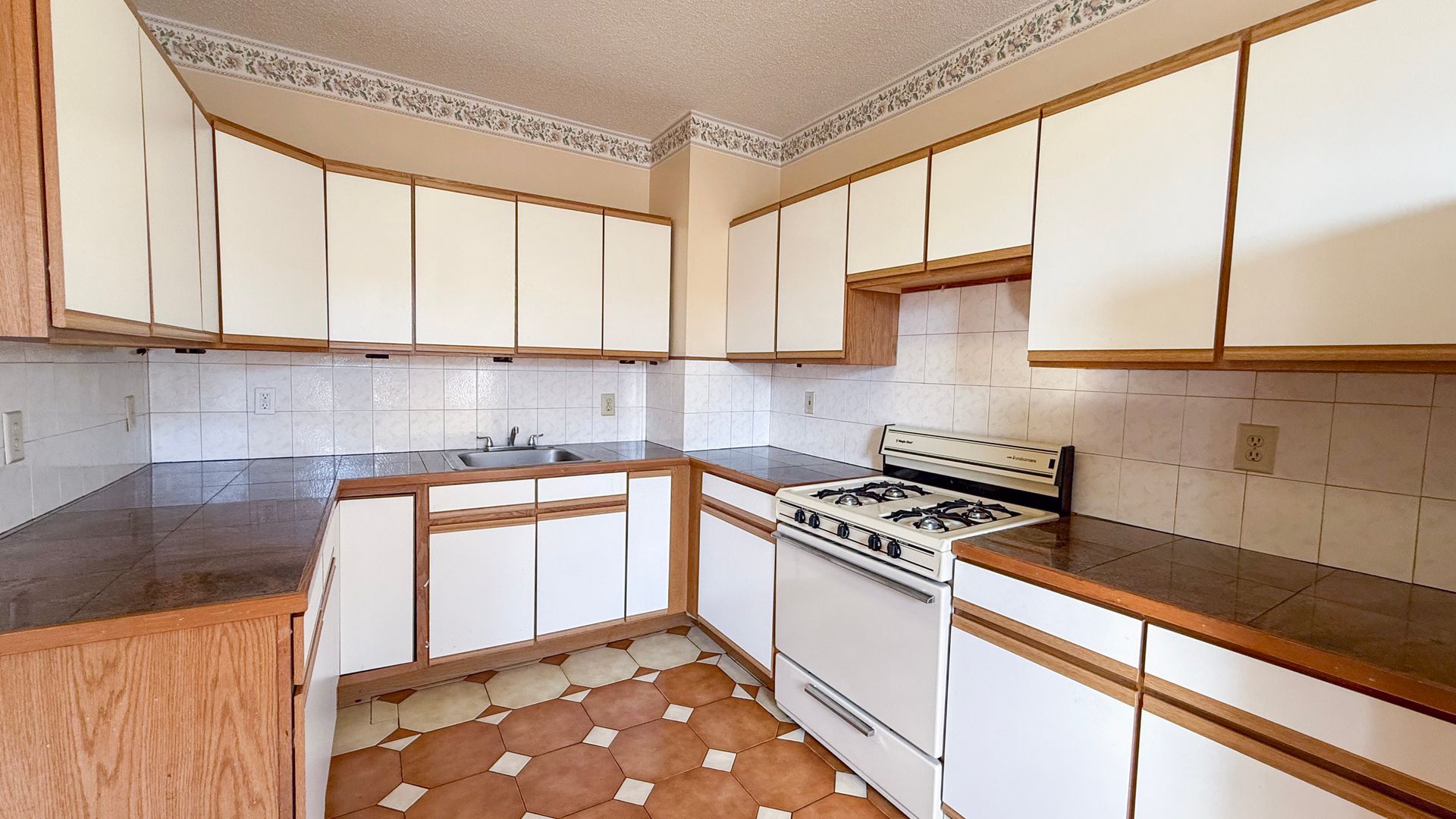 Hartford Apartment: 351-357 Franklin Avenue