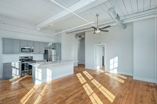 2 Bedroom 2 Bath Spacious Loft Apartment – photo 1