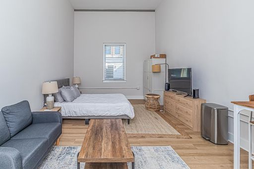 Furnished Extended Stay Studio Apartment – photo 1