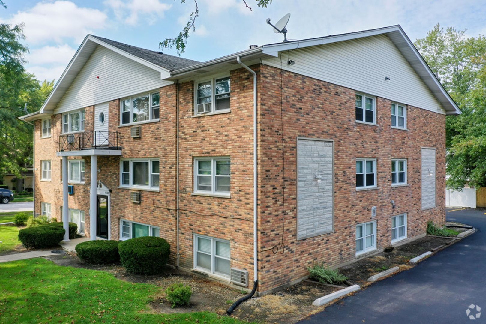 Matteson Apartment: 4336 Lindenwood Drive