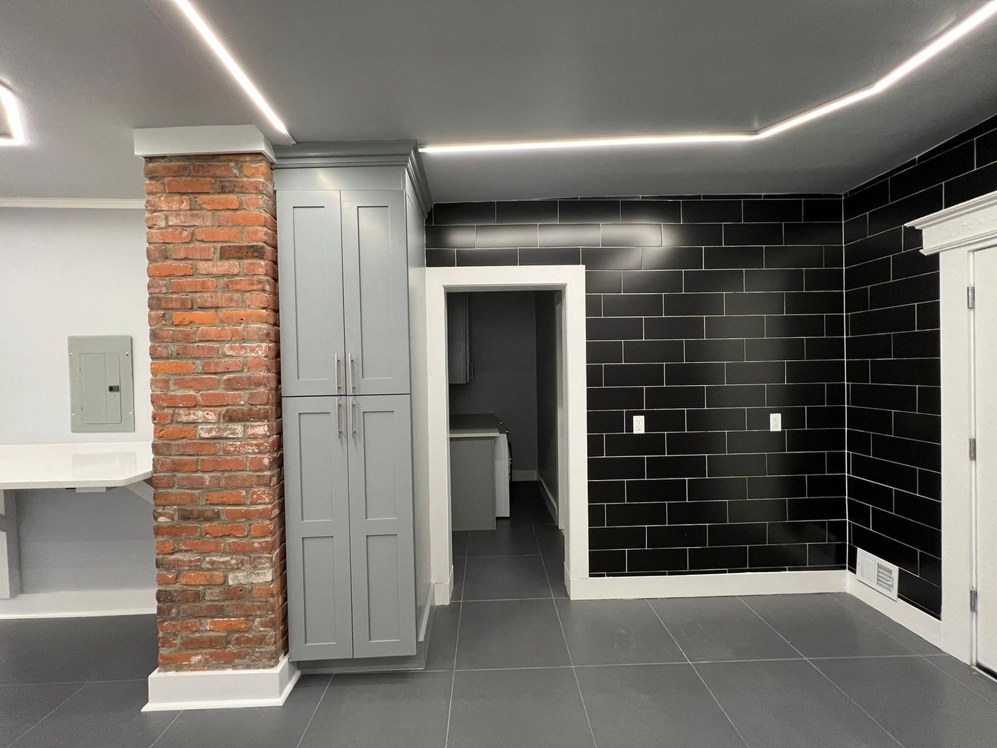 New Haven Apartment: 423 Shelton Ave