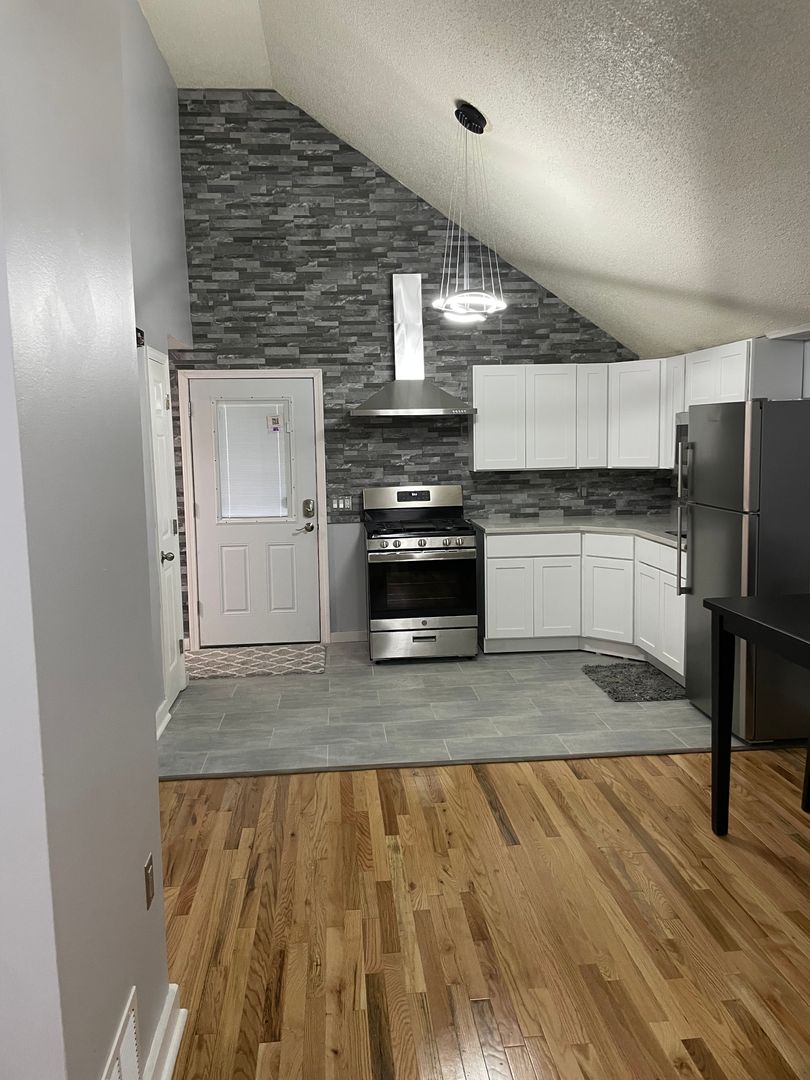 New Haven Apartment: 95 Pardee