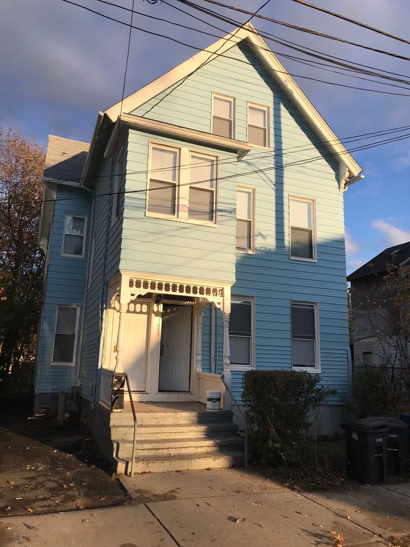 New Haven Apartment: 353 Poplar
