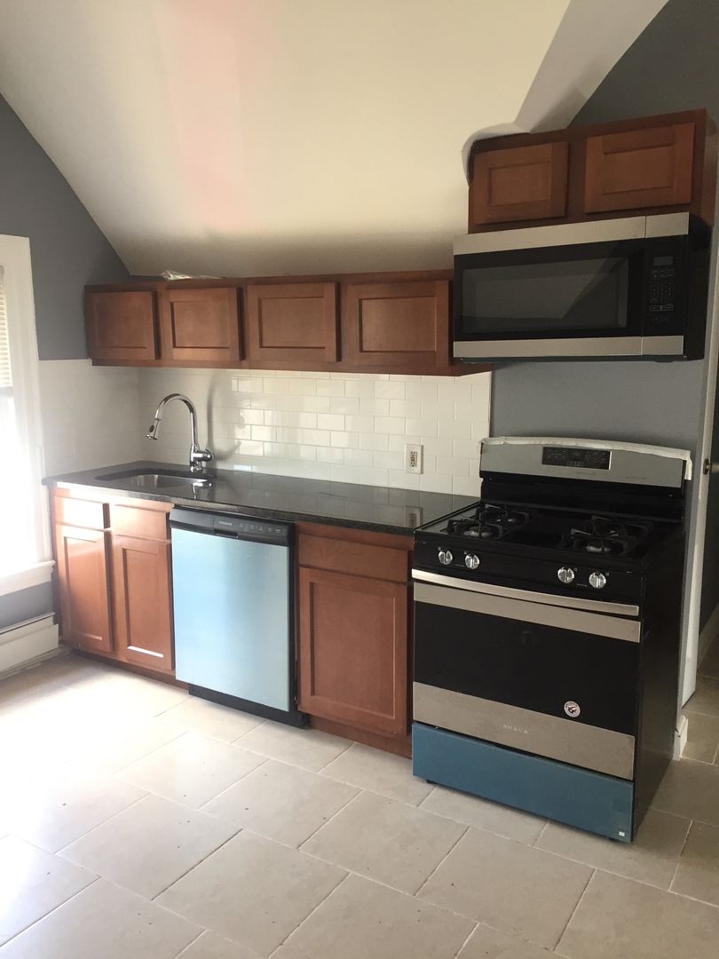 New Haven Apartment: 87 Button