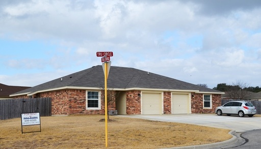 Large 3 BR 2 BA Duplex In Harker Heights! – photo 1