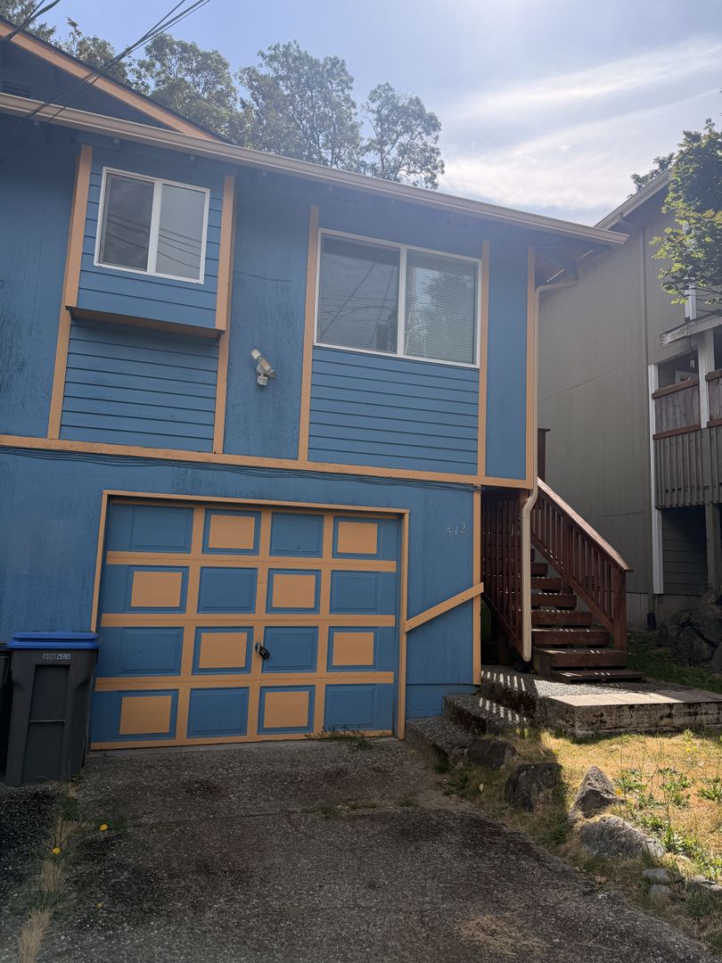 Bremerton Apartment: 512/510 S Constitution Ave