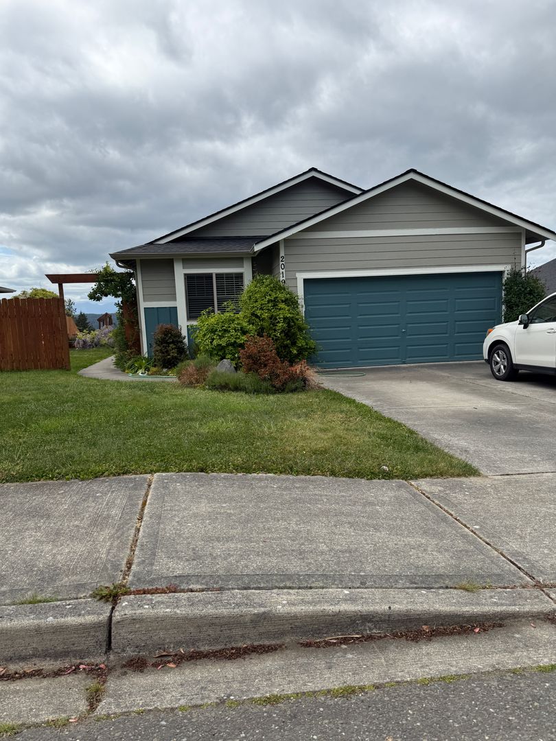 Poulsbo House: 20199 Hogue Place NE