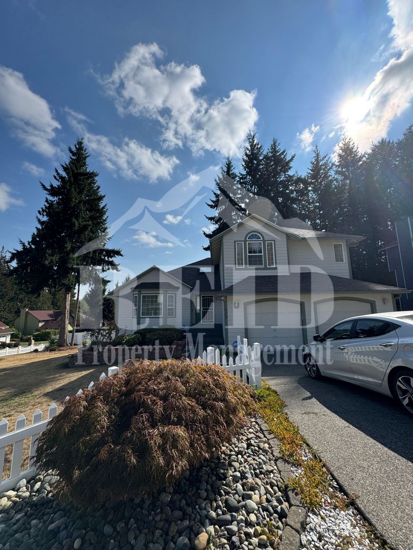 Silverdale House: 979 NW Calypso Circle